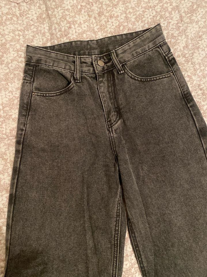 Серый джинсы