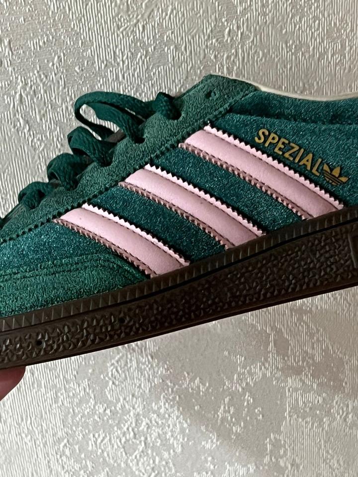 Продам Adidas Spezial. 40,5 размер .