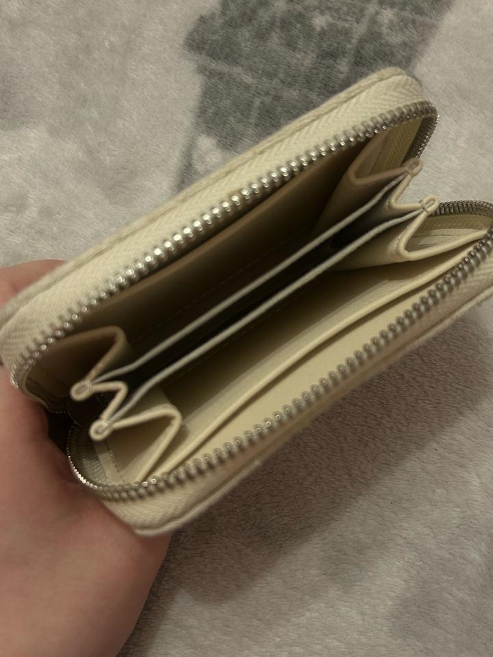 Молочный кошелёк Stradivarius