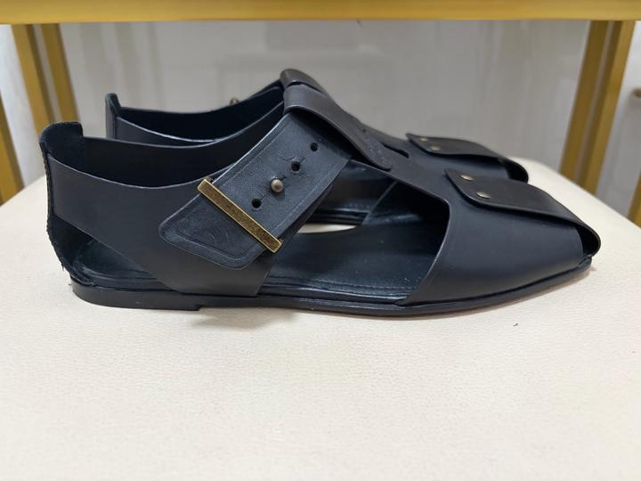 Сандали кожаные от Zara