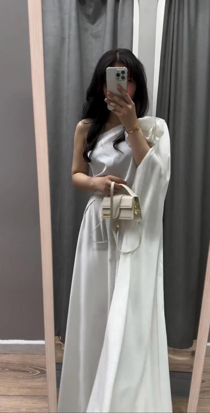 Белое платье