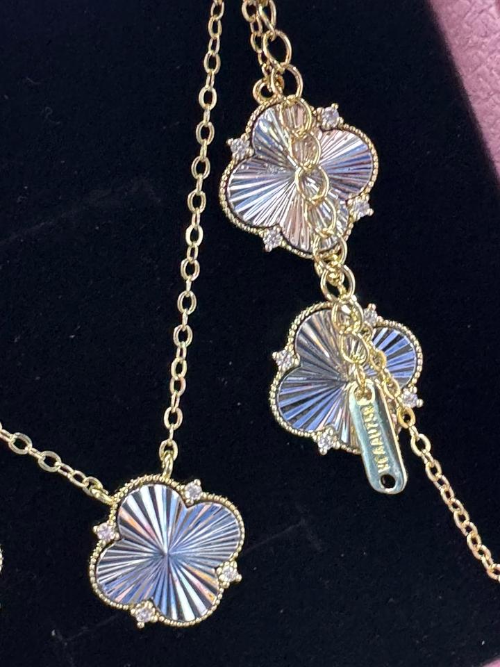 Комплект колье, серьги, браслет