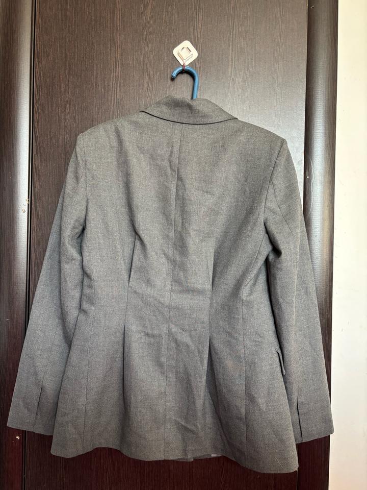 Костюм серый