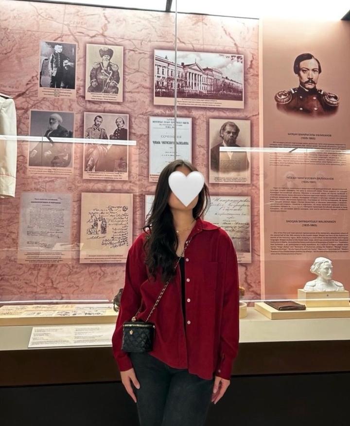 Бордовый рубашка