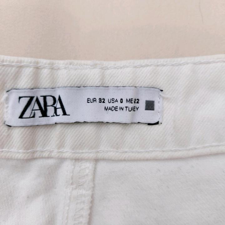 Белые джинсы Zara