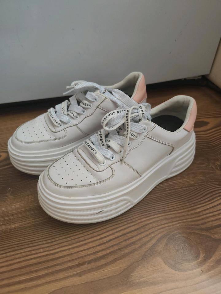 Кроссовки.Высокая подошва.