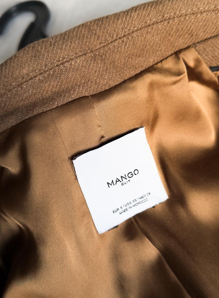 Бежевое коричневое пальто Mango