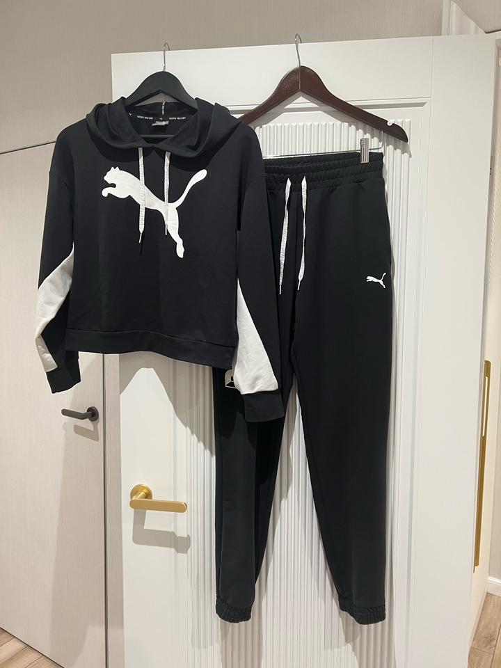 Черный спортивный костюм от бренда Puma