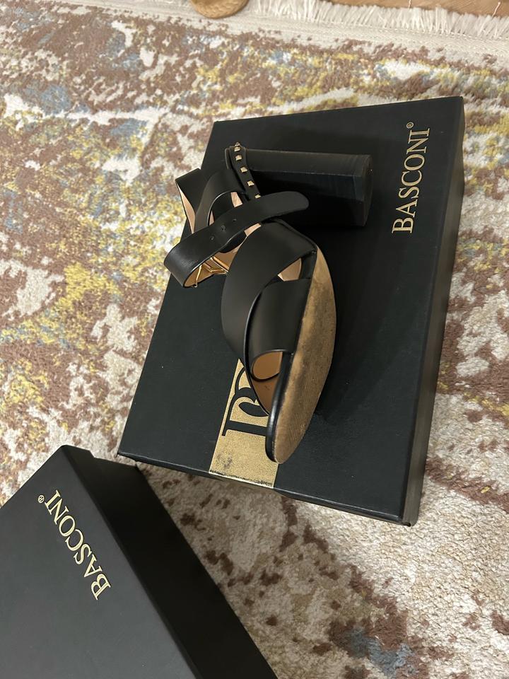 Черные босоножки Baskoni