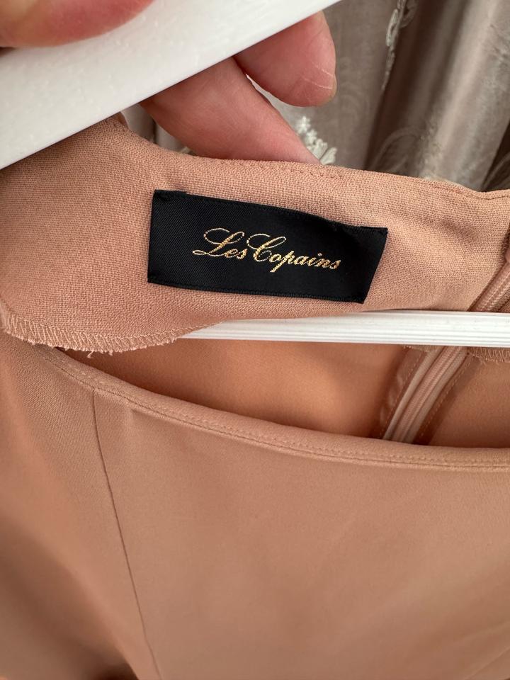 Платье свободного кроя От бренда LesCopains