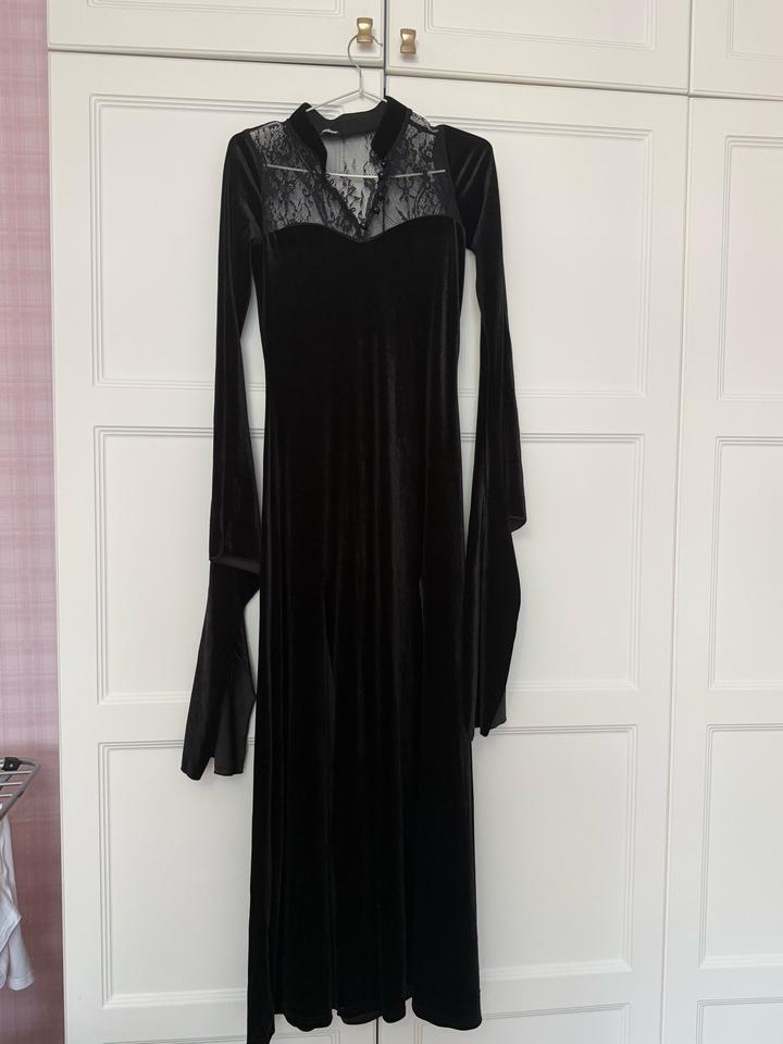 Дизайнерское бархатное платье