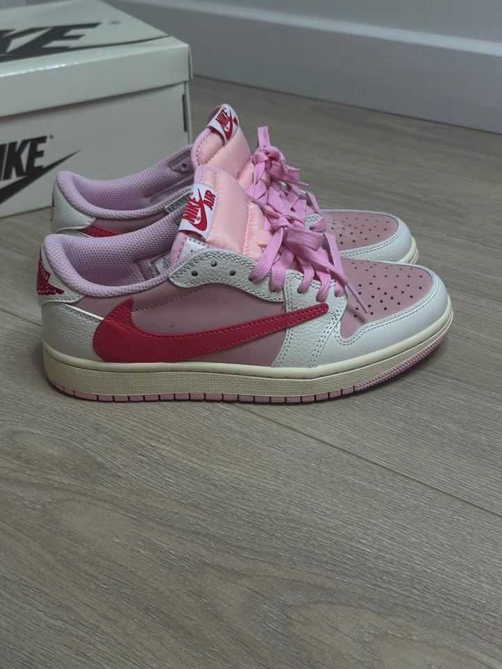 Кроссовки Travis Scott x Air Jordan 1 Low OG 'Shy Pink