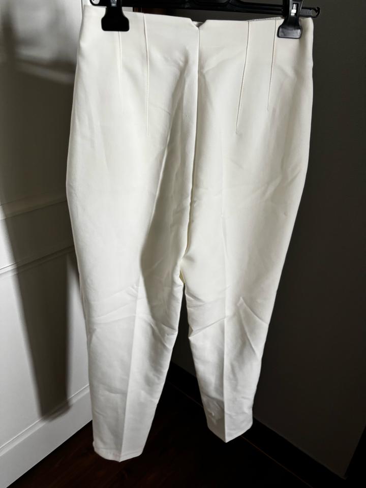 Белые брюки от Zara