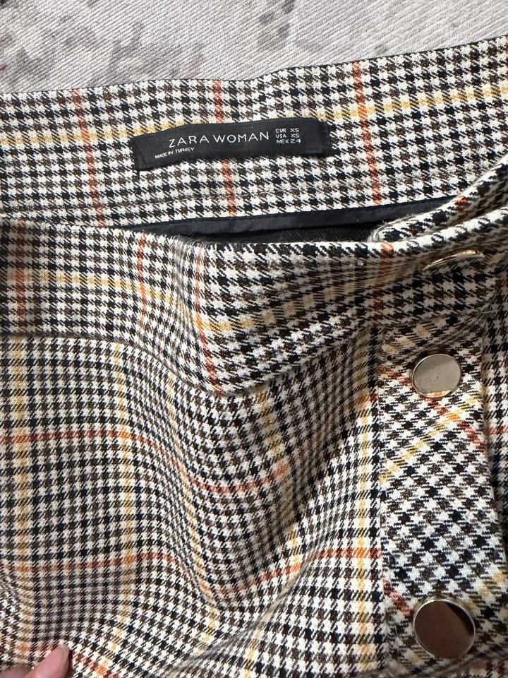 Юбка в клетку Zara с пуговицами