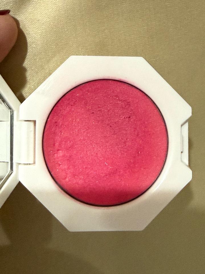 Румяна Fenty Beauty в оттенке «Crush on Cupid» (04)