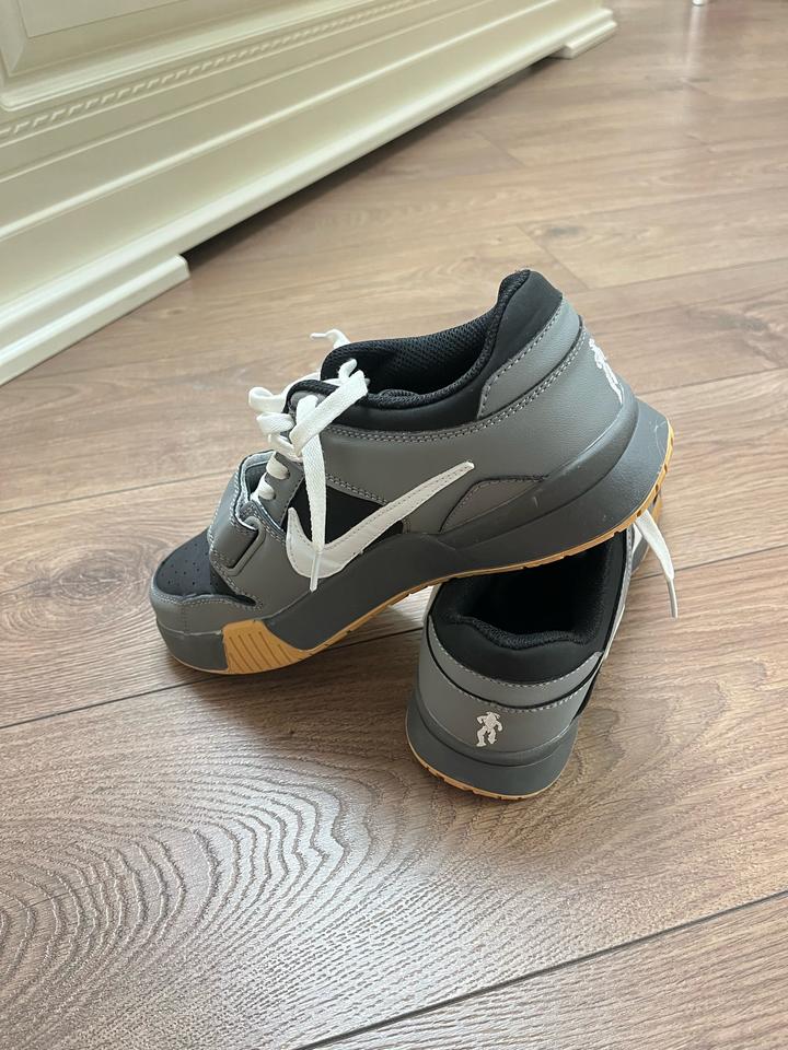 Кроссовки Nike