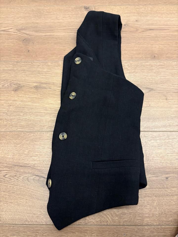 Чёрный асимметричный жилет на одно плечо от ZARA