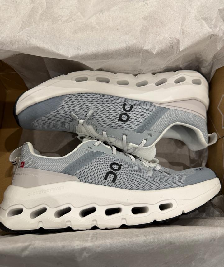 Кроссовки ON.