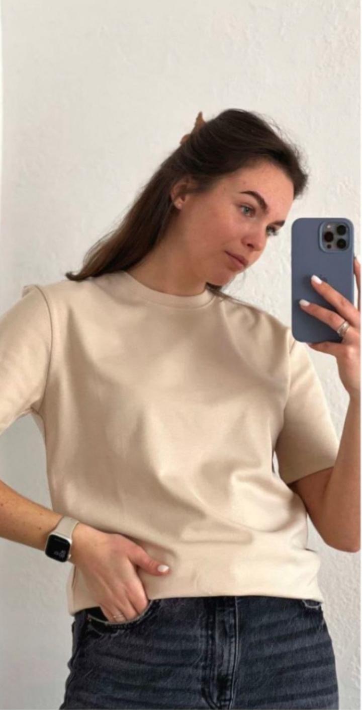 Продам футболку в цвете бежевый от фирмы COS