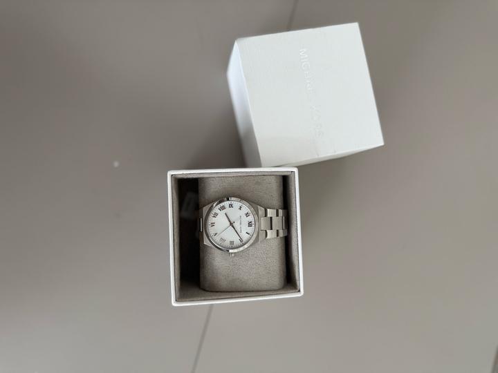 Продам часы в серебре Michael Kors (оригинал)