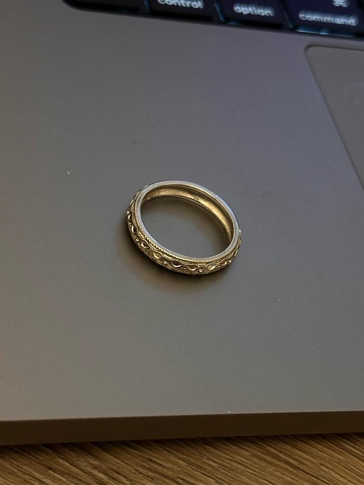 Серебряное кольцо