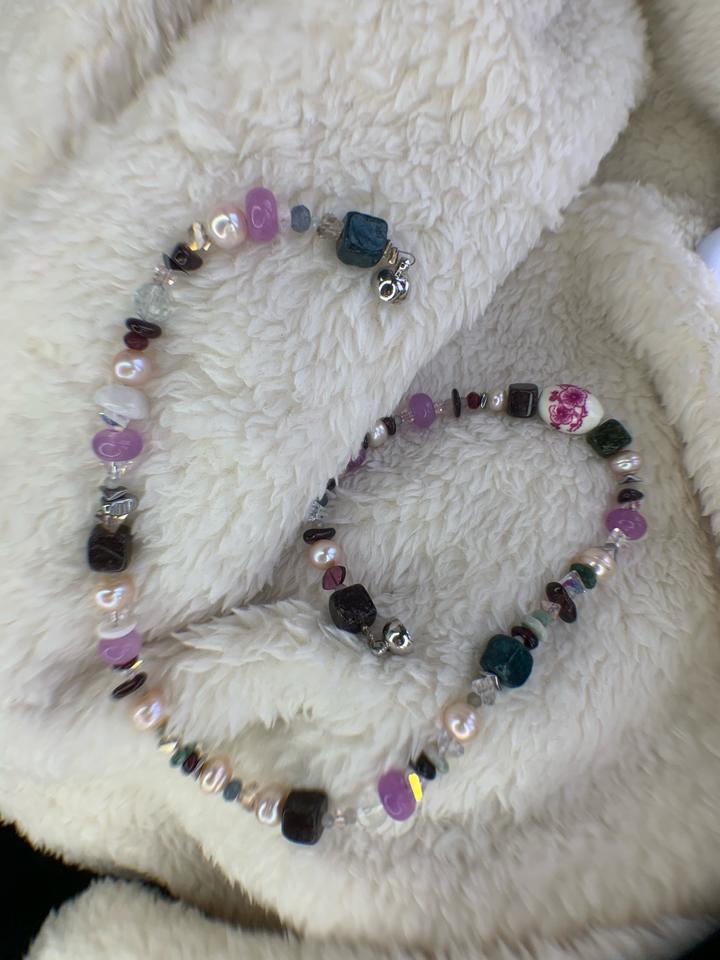 Украшения из натуральных камней на магнитной застежке