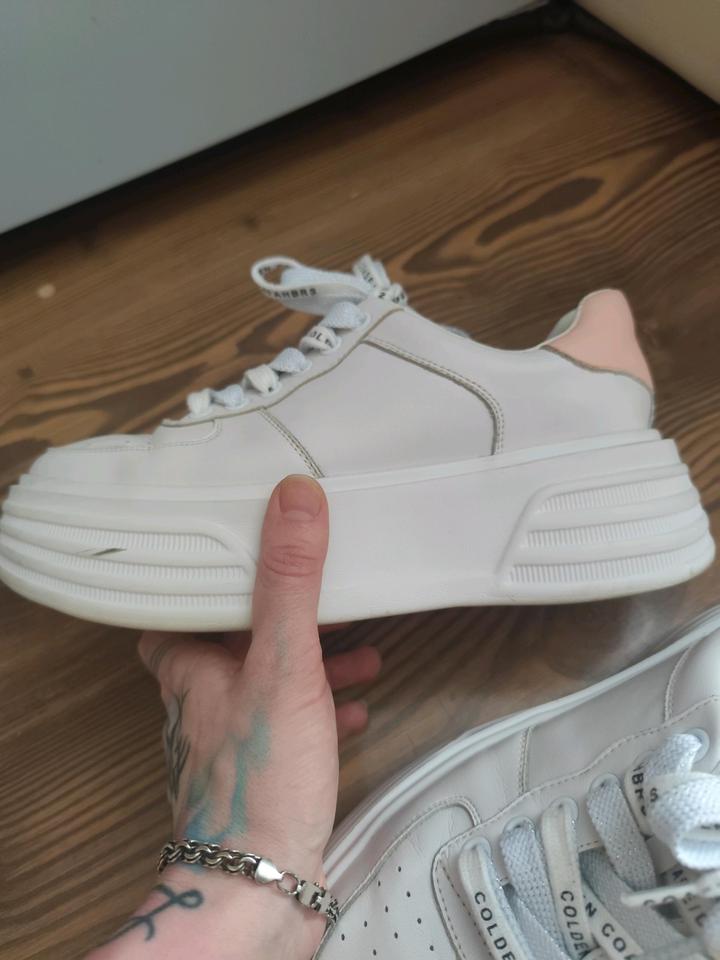 Кроссовки.Высокая подошва.