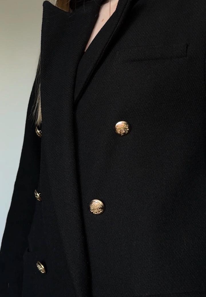 Чёрное пальто Stradivarius