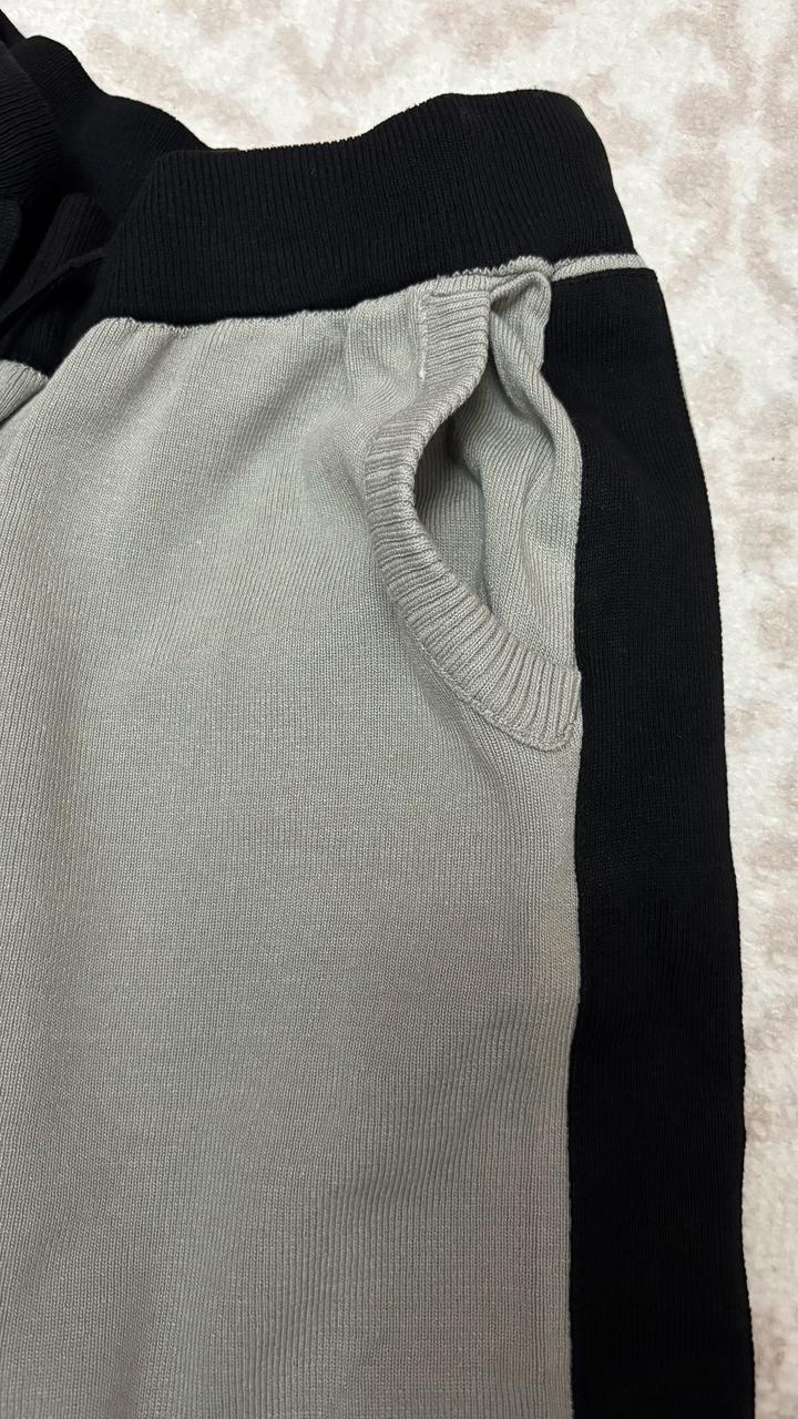 Двойка серый