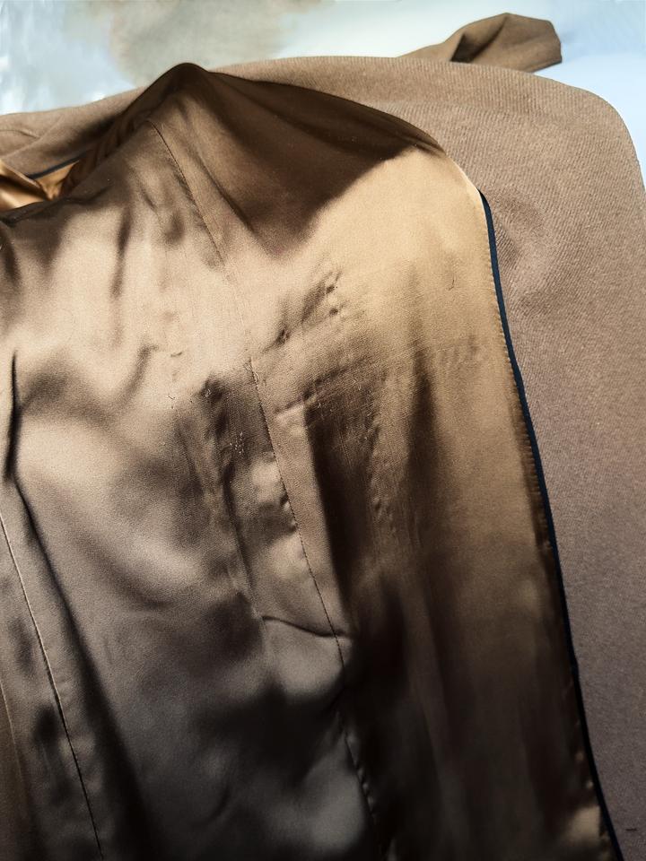 Бежевое коричневое пальто Mango