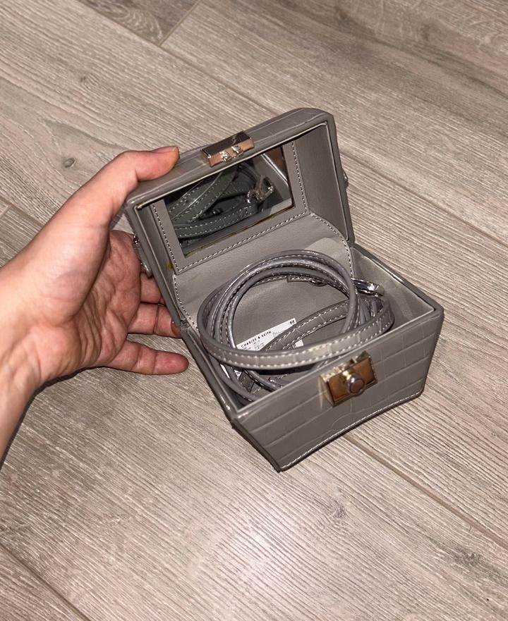 Мини-сумка Charles & Keith серого цвета