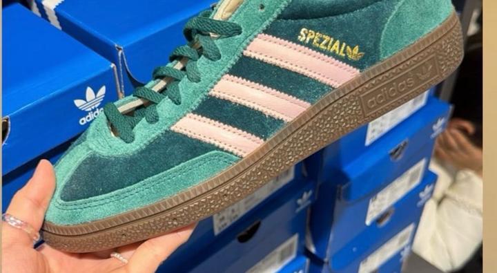 Продам Adidas Spezial. 40,5 размер .