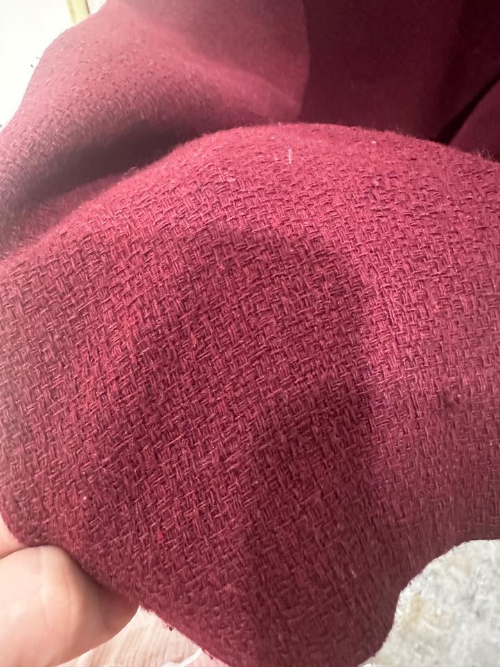 Бордовый костюм