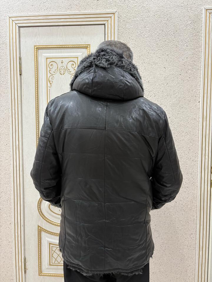 Продам натуральную кожаную куртку размер 54-56, совсем новая, возможен торг