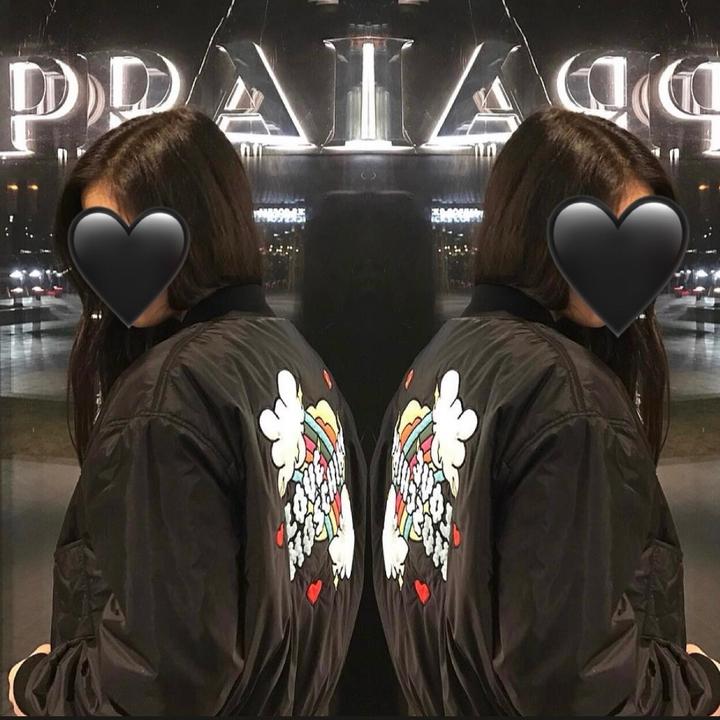 Бомбер Moschino