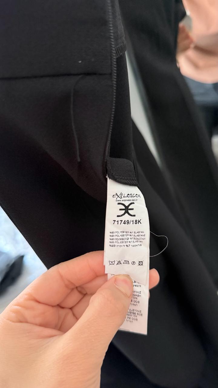 Черный комбинезон женский с перьями