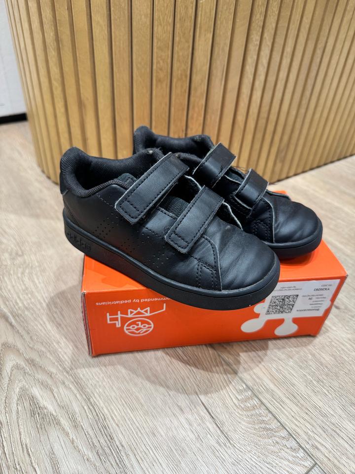 Детские кроссовки 26