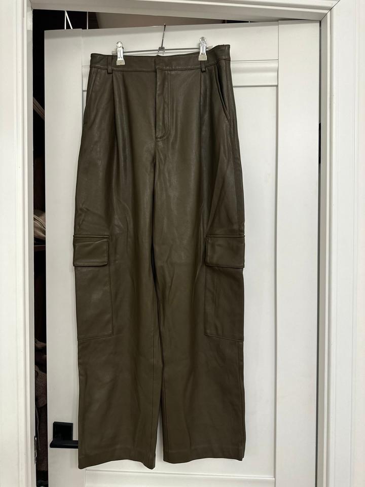 Брюки из экокожи Mango