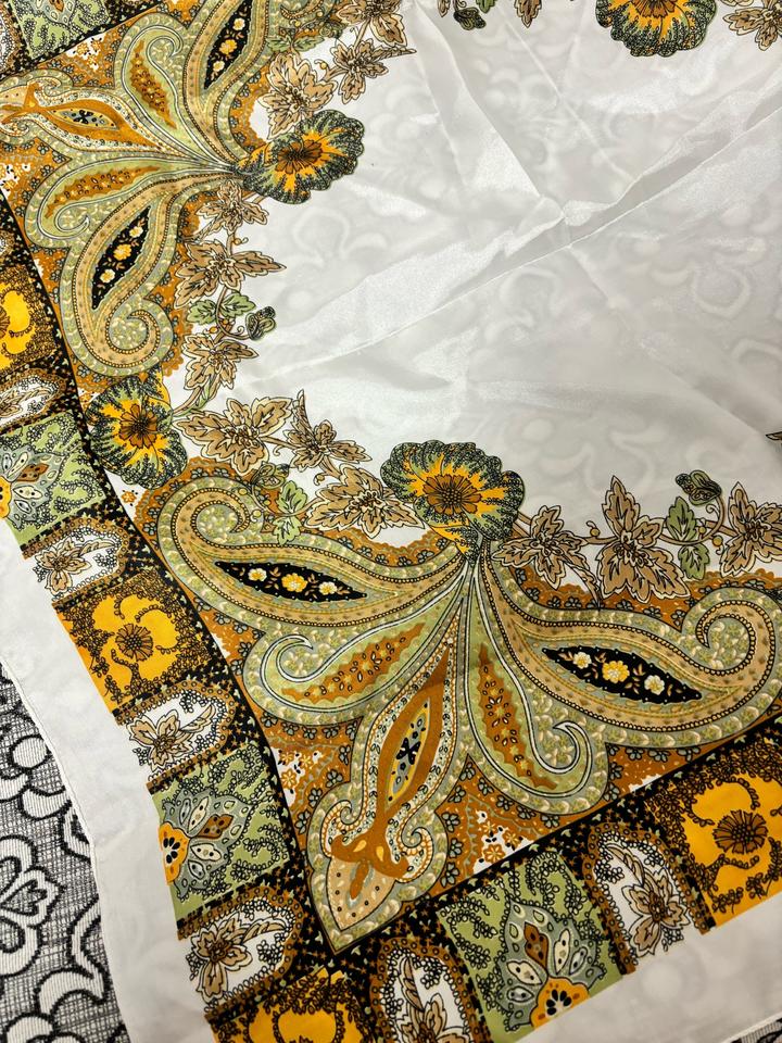 Платок с красивым рисунком