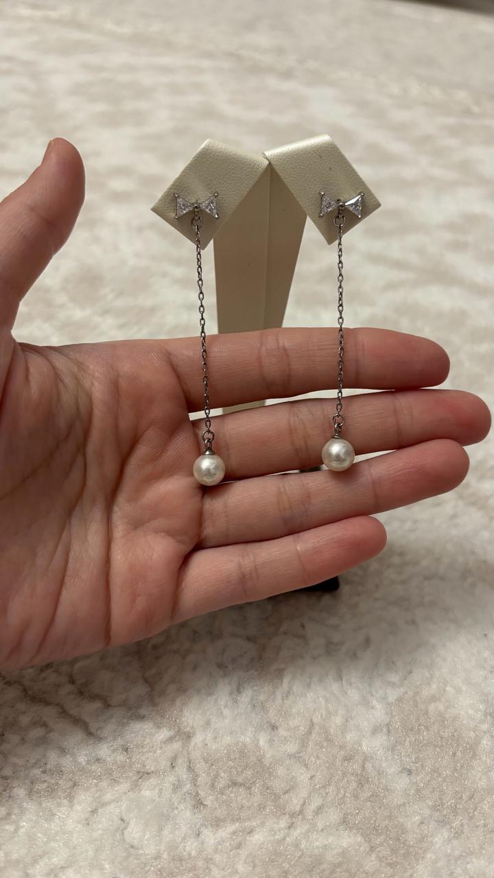 Висячие серьги с жемчугомЭлегантные висячие серьги с жемчугом. Серебро 925 проба