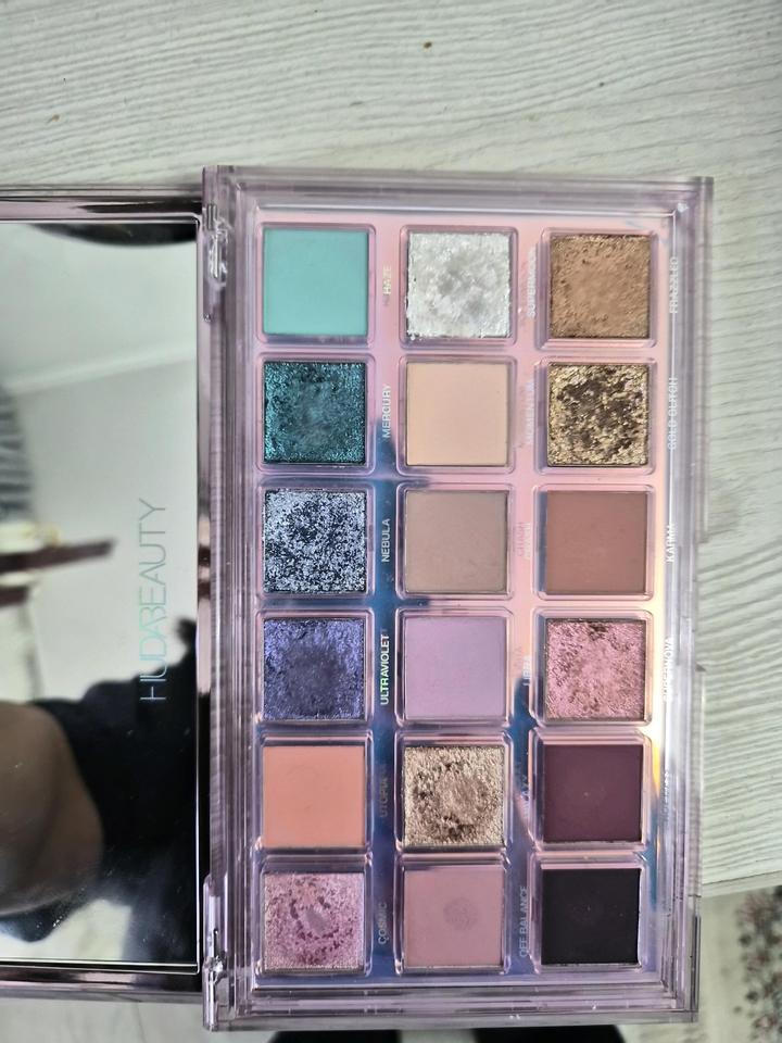 Тени HUDABEAUTY