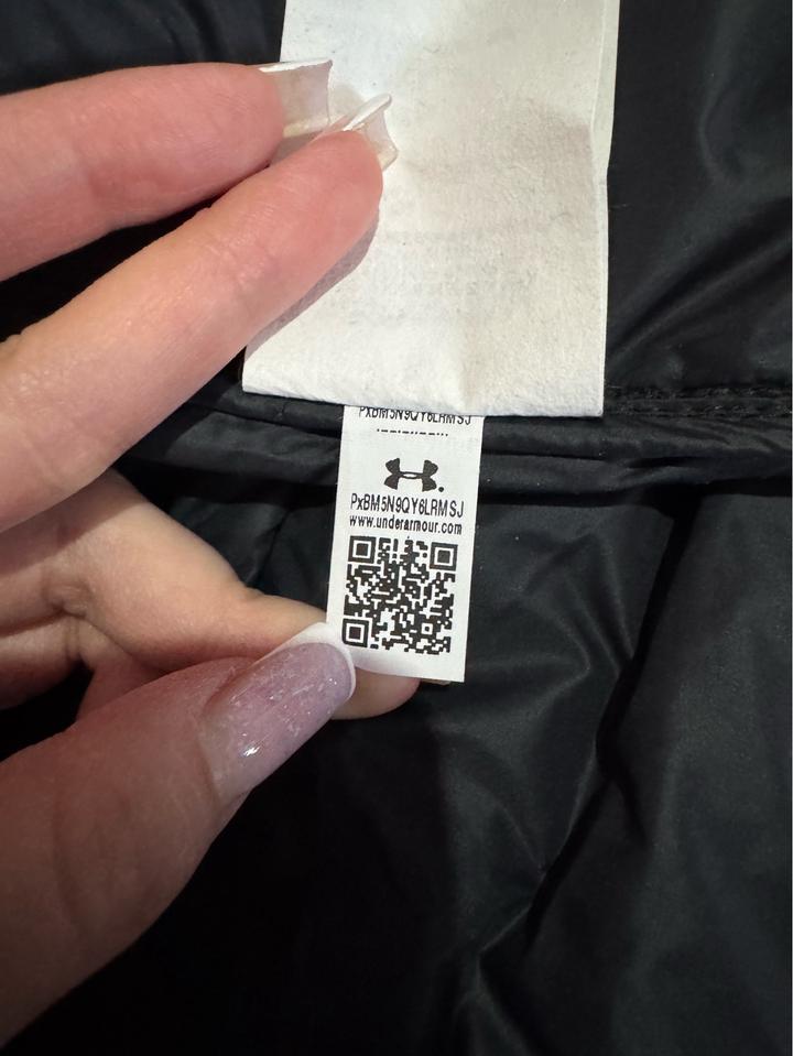 Женская жилетка от Under Armour, размер М