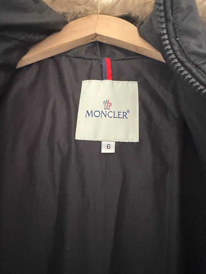 Зимний пуховый комбинезон moncler