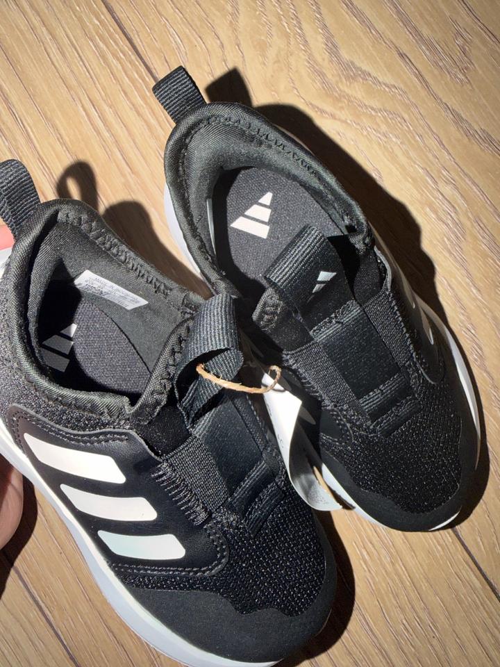 Детские кроссовки adidas