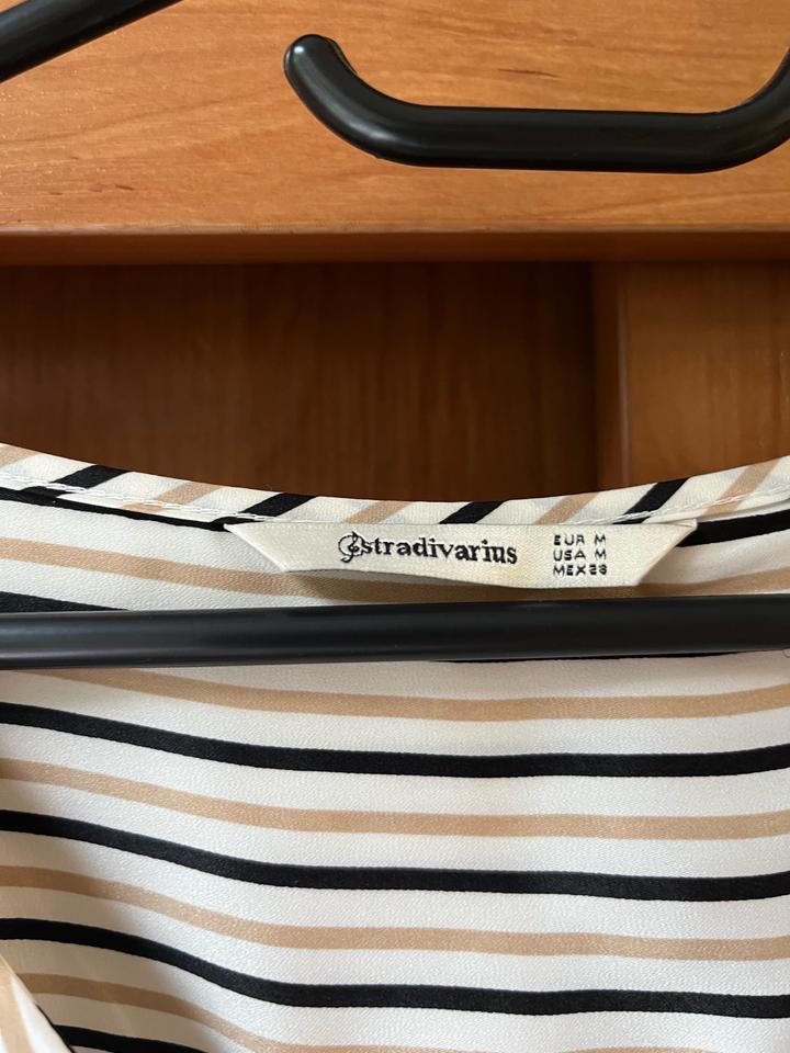 Блузка Stradivarius р.M