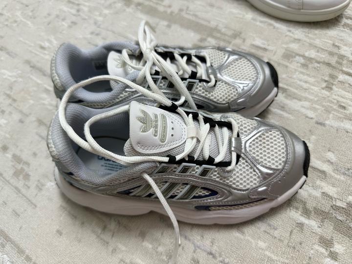 Адидас кроссовка