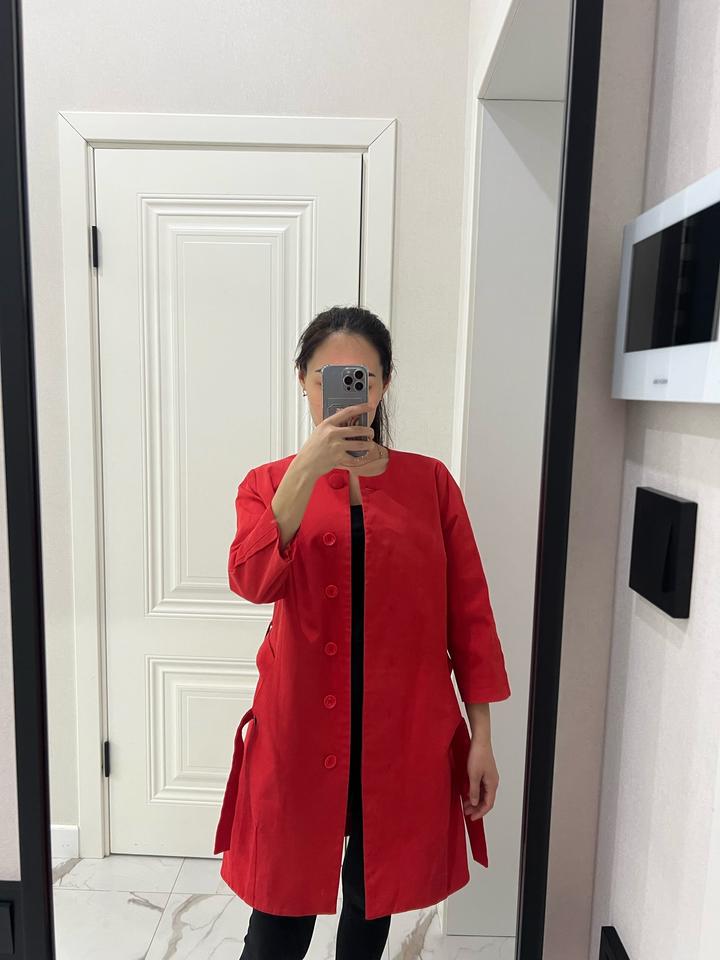 красный удлиленный жакет