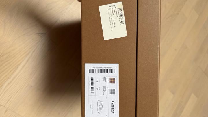Кроссовки женские Burberry 37 Р