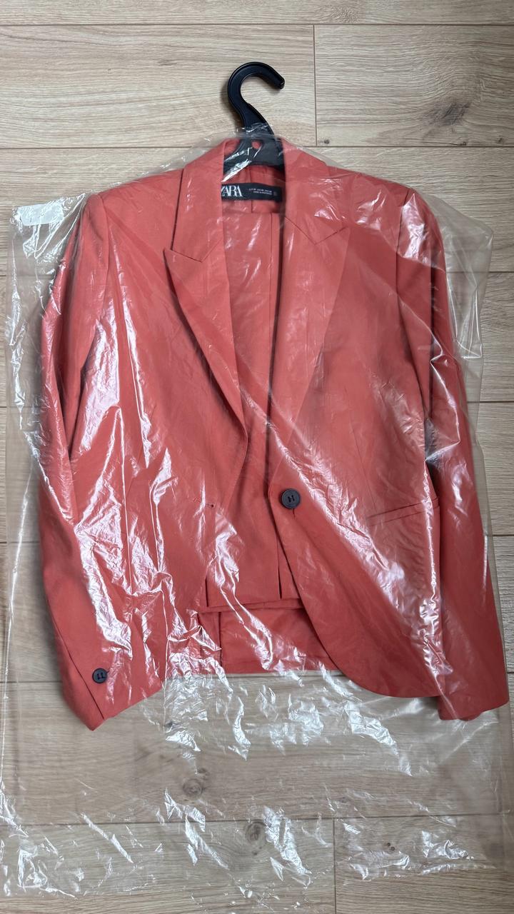Костюм коралловый Zara