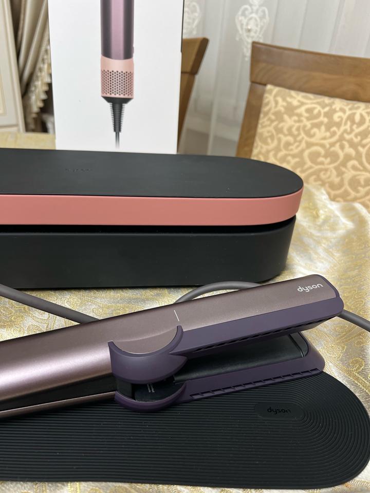 Dyson airstrait